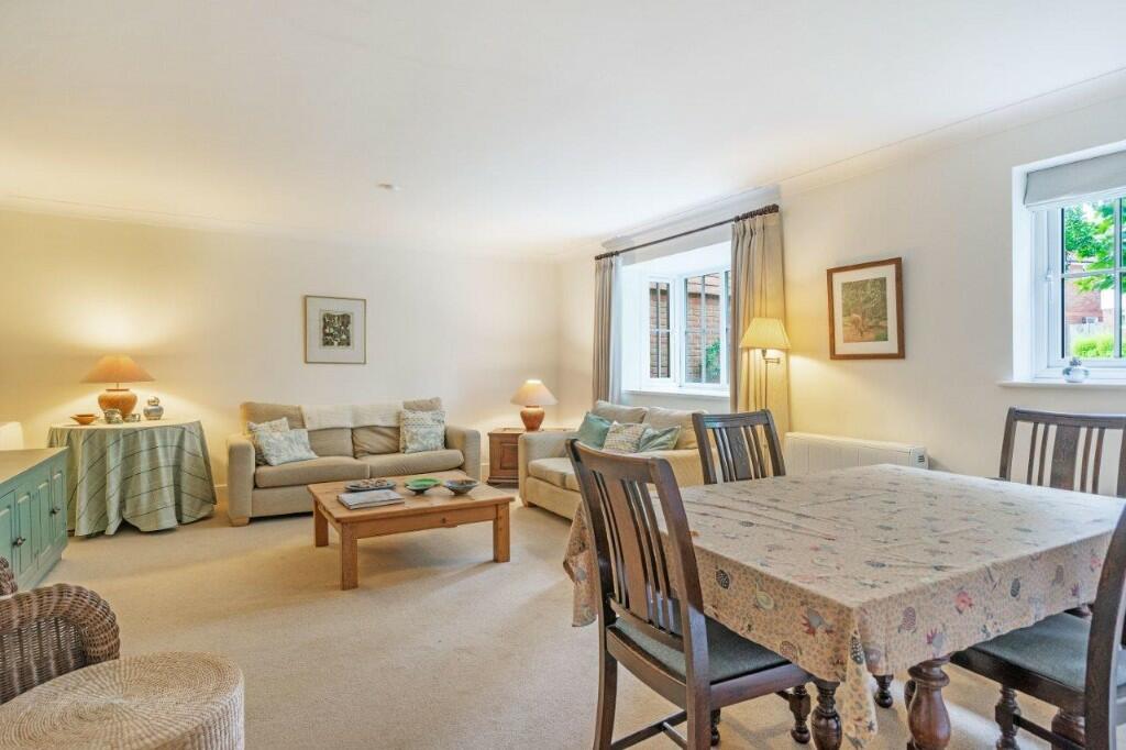 Sitting/Dining Room