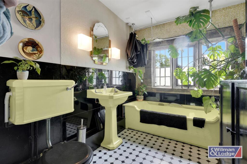 Period Property - Four Bed with Formal Gardens (8)