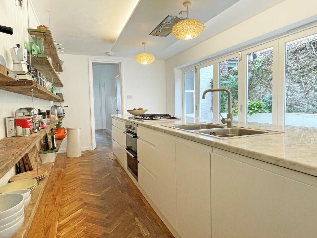 Kit/Breakfast Room