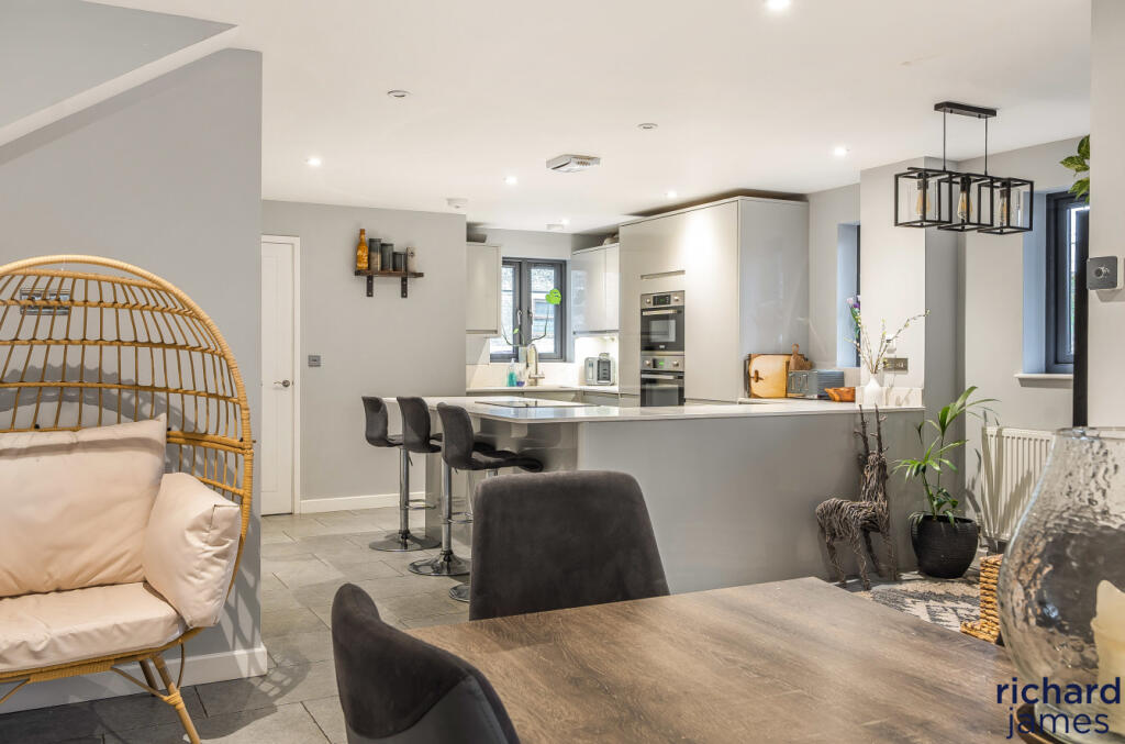 b5d2b5e8-879c-497...