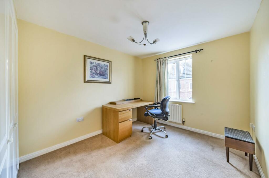 11 Robin Close