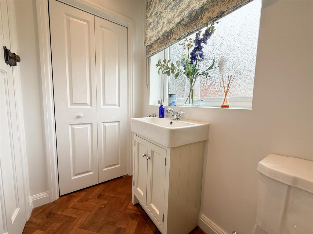 DOWNSTAIRS CLOACKROOM