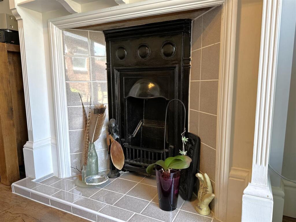 Exposed Feature Fireplace 852