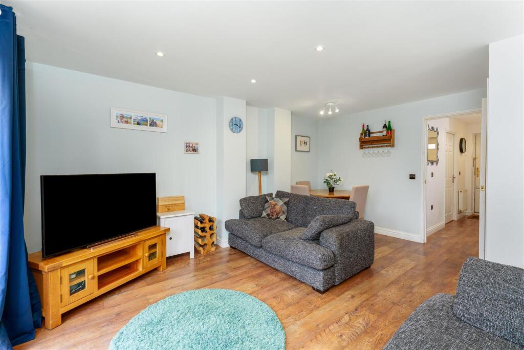 8 Thyme Close, Banbury-6.jpg