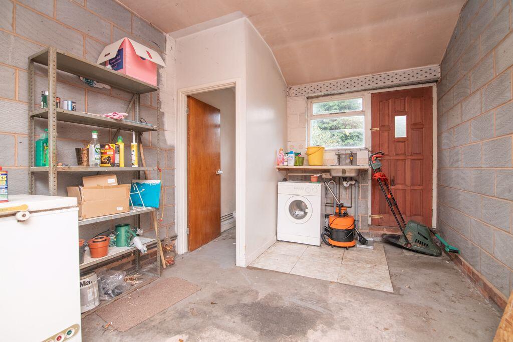 Garage/W.C