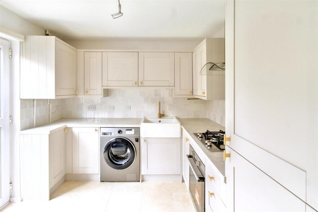 Kitchen 3.jpg