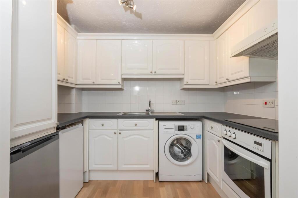 8 Morse Close, Chippenham    Oct 2025 005.JPG