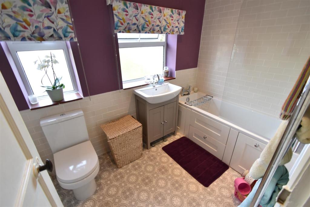 1 The Crescent, Bathroom I.JPG