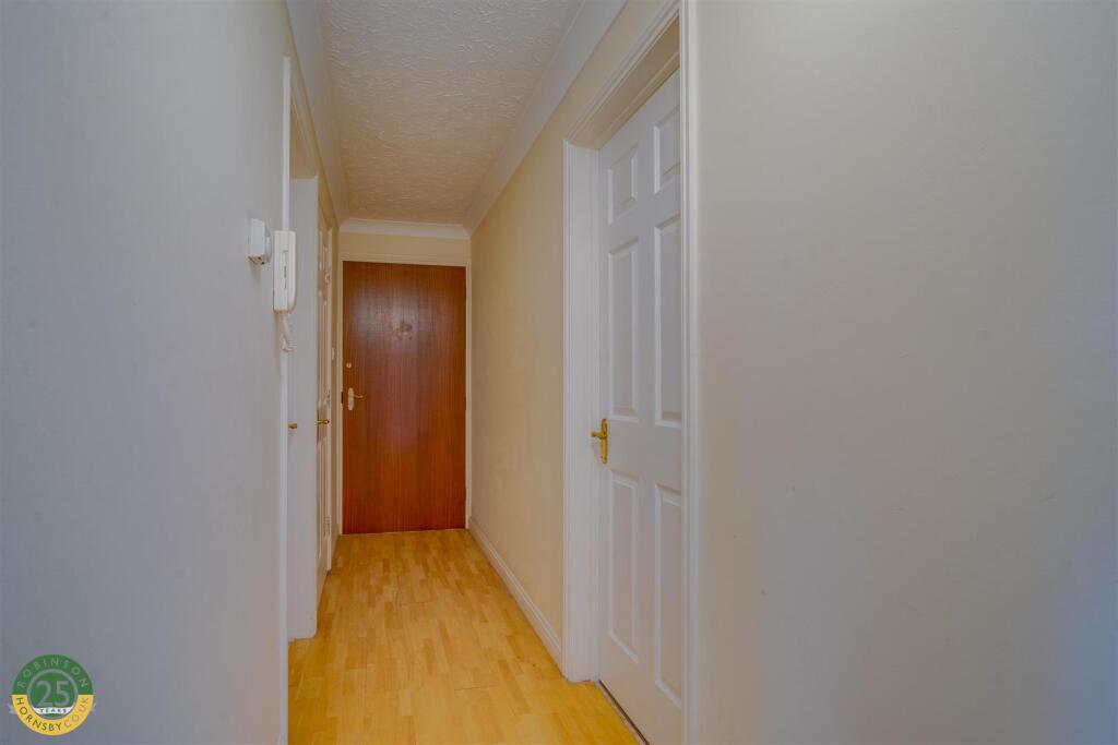 Hallway 1.jpg