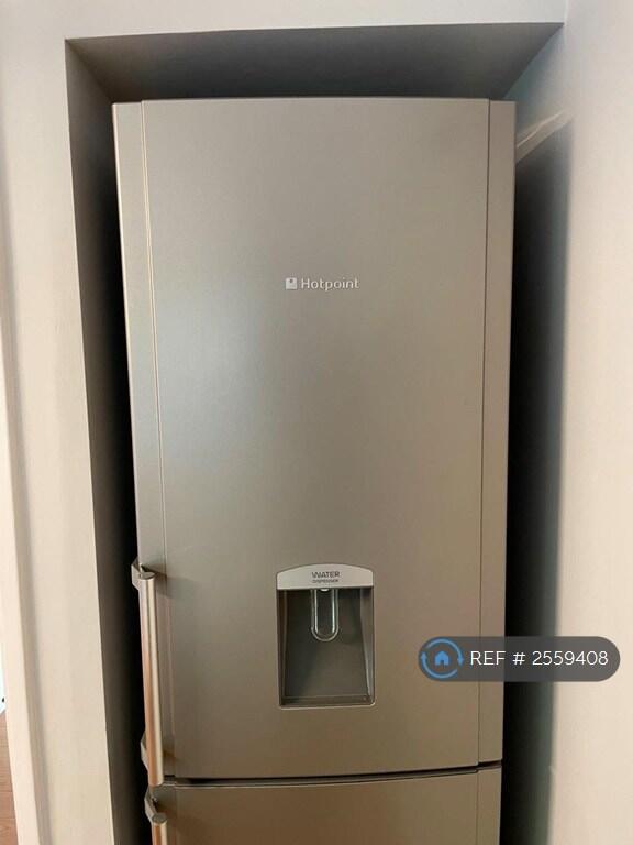 Fridge With Water Despensor 