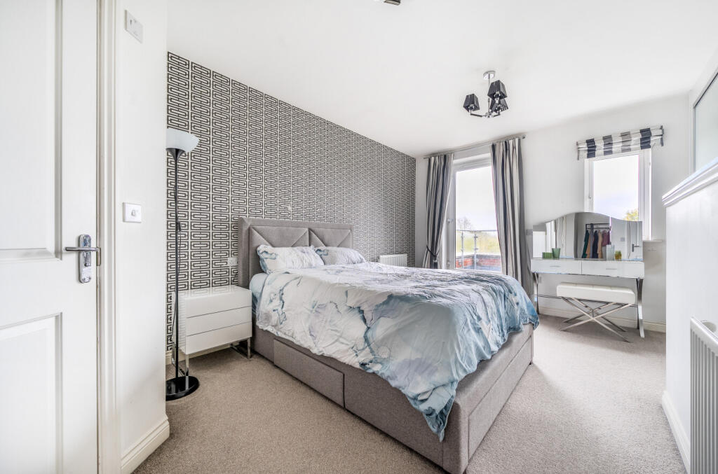 1384105-1-6921921...