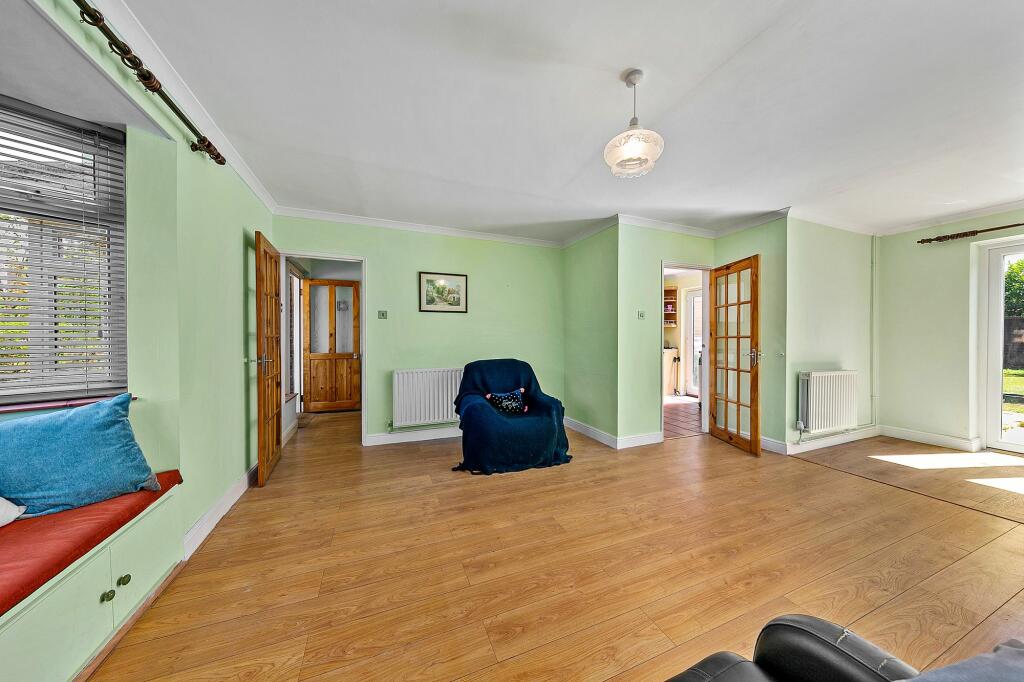 Double aspect reception room