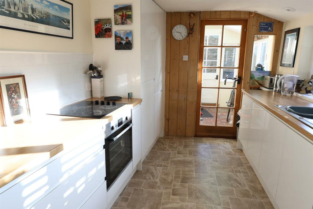 KITCHEN (2)