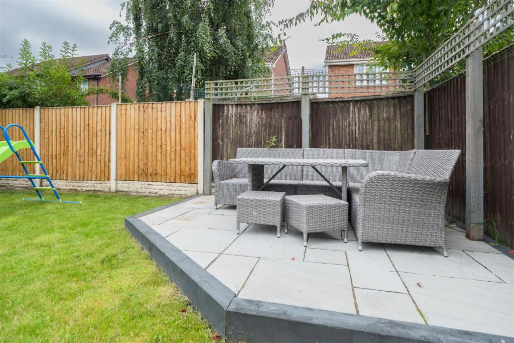 14 Carnoustie Close-040.JPG