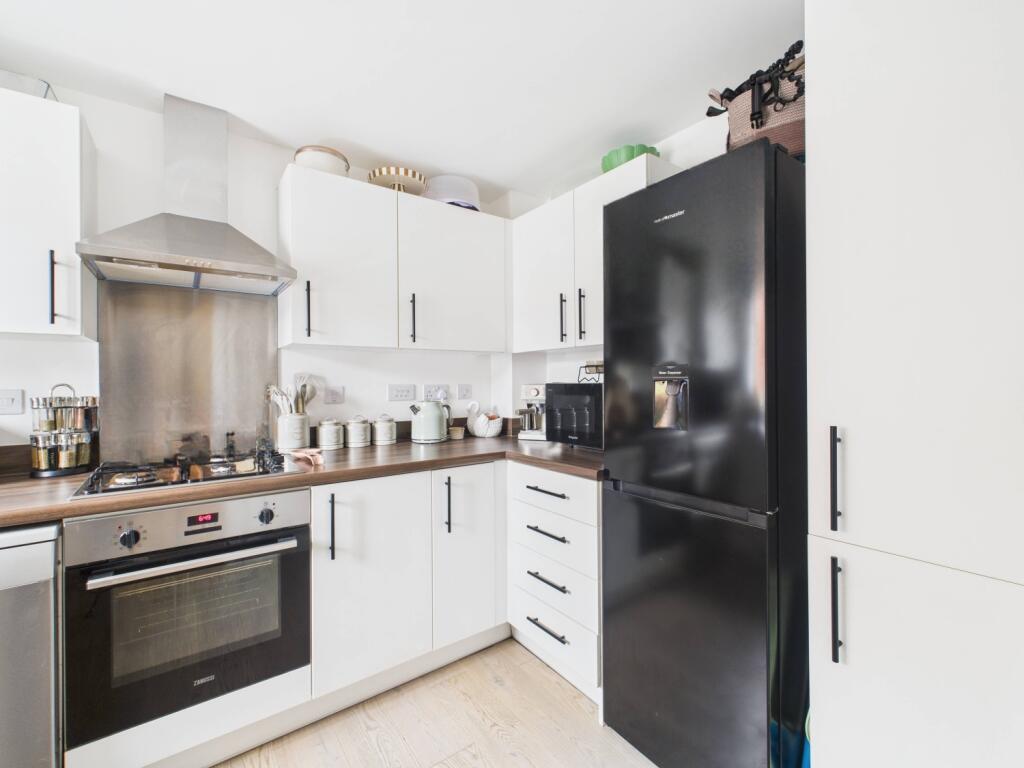 CAM03293G0-PR0247-STILL014