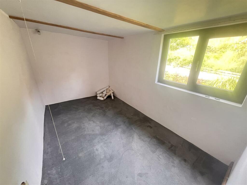5th Bedroom/Study/ Hobby Room