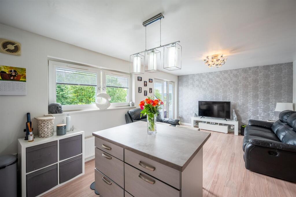 Living room, kitchen (5).jpg