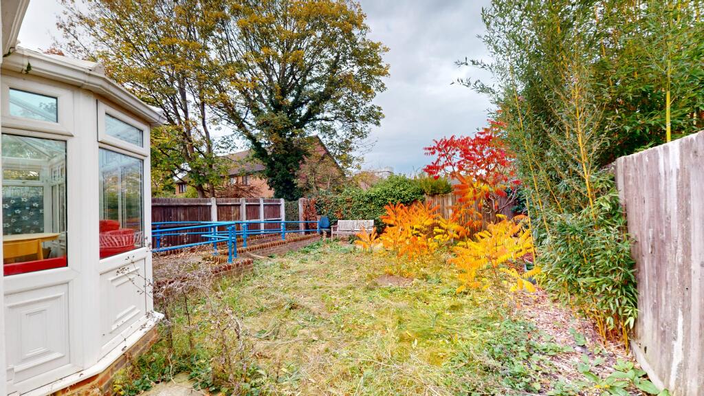 4 &amp; 6 Rosswood Gardens, Wallington SM6 8QZ