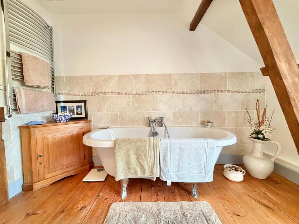 Annexe- Bathroom