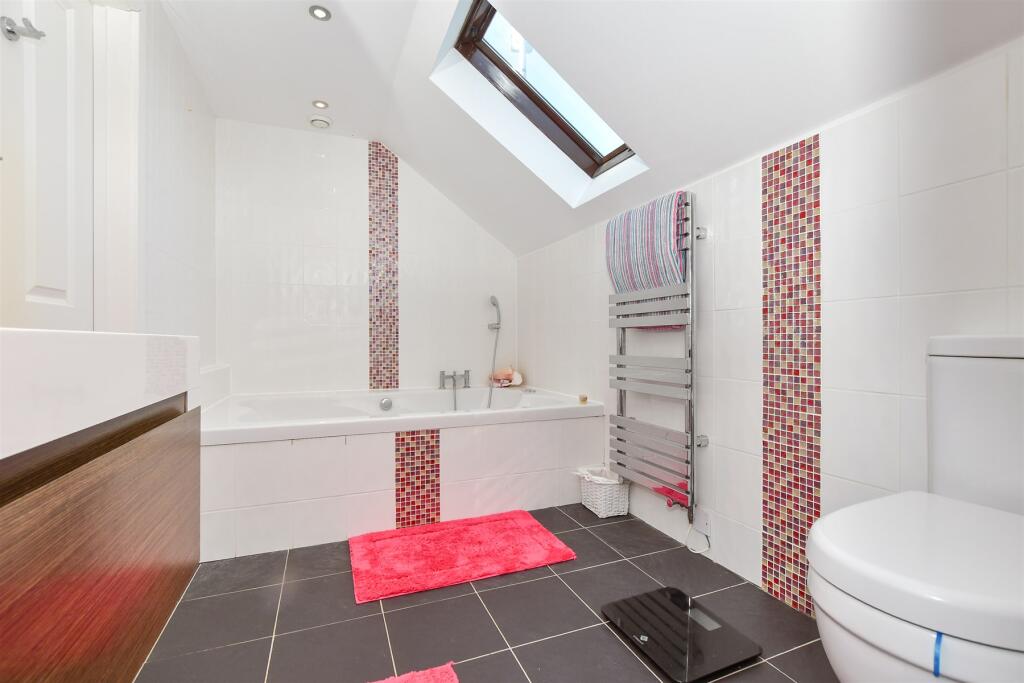 En-Suite Bathroom
