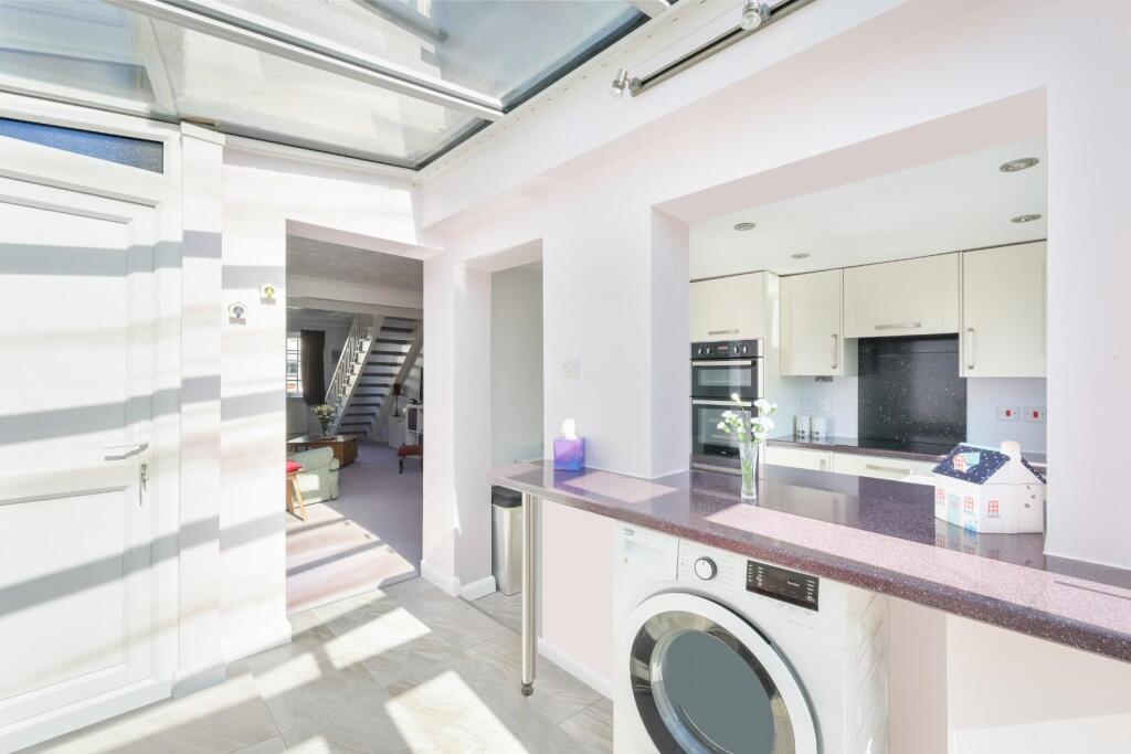 FERNDALE ROAD (12).jpg