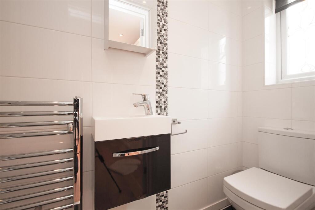 Bedroom 5 ensuite angle 2.jpg