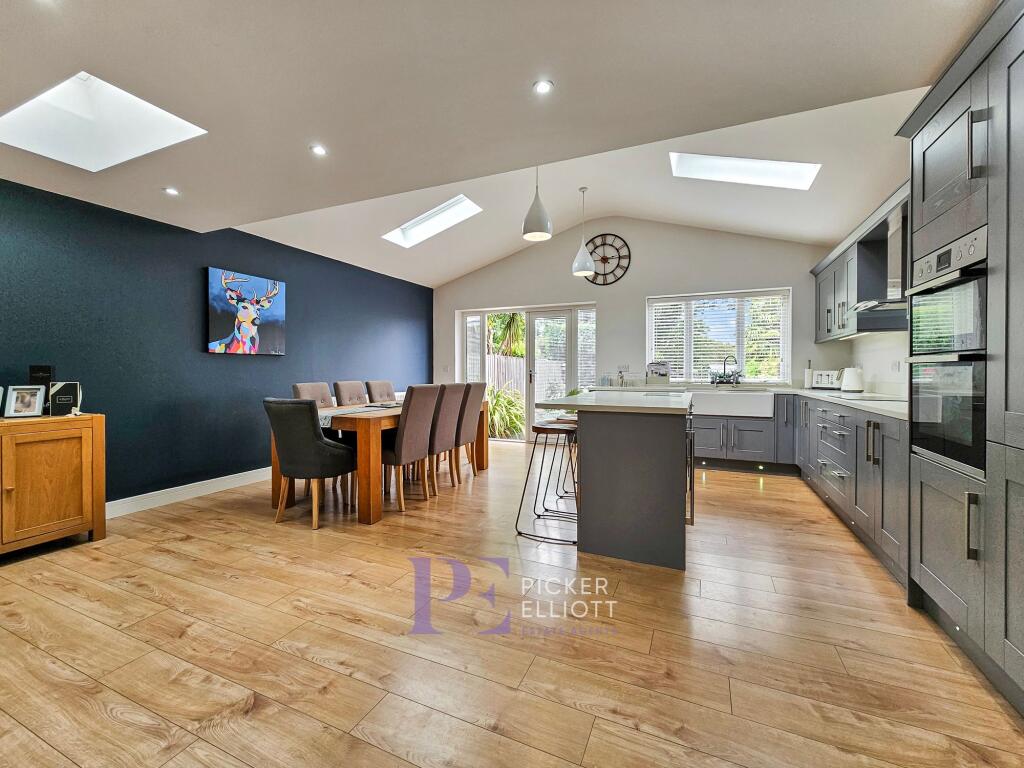Living, kitchen dining room