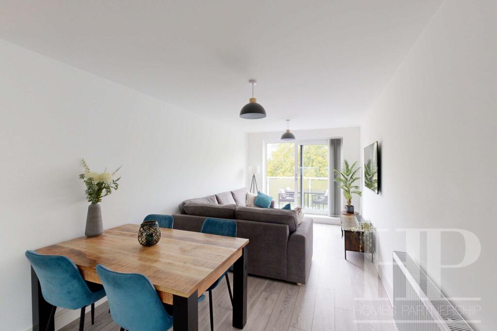 Lounge/dining/kitchen area