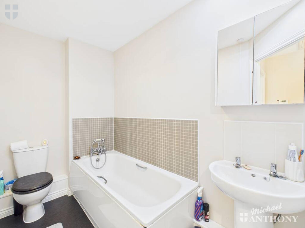 CAM03218G0-PR0830-STILL010-thumbnail-h750-70