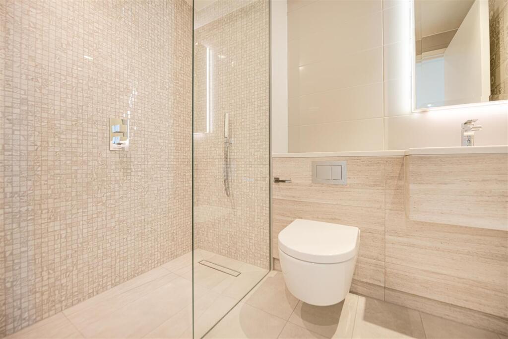 Bathroom Three      .jpg