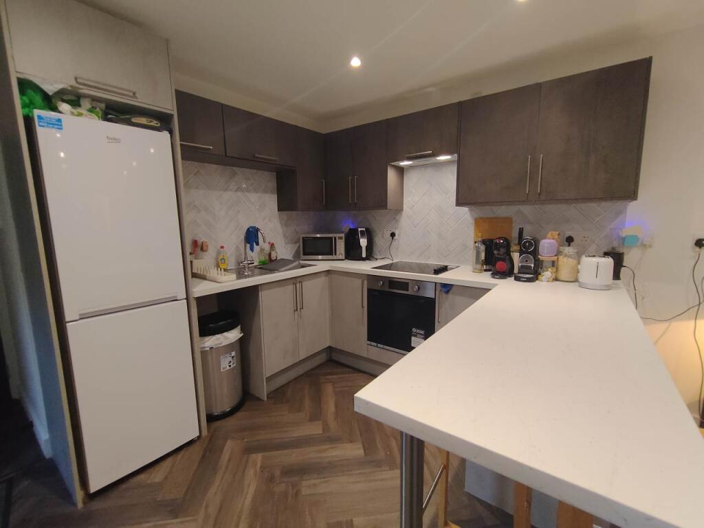 Kitchen diner (1)