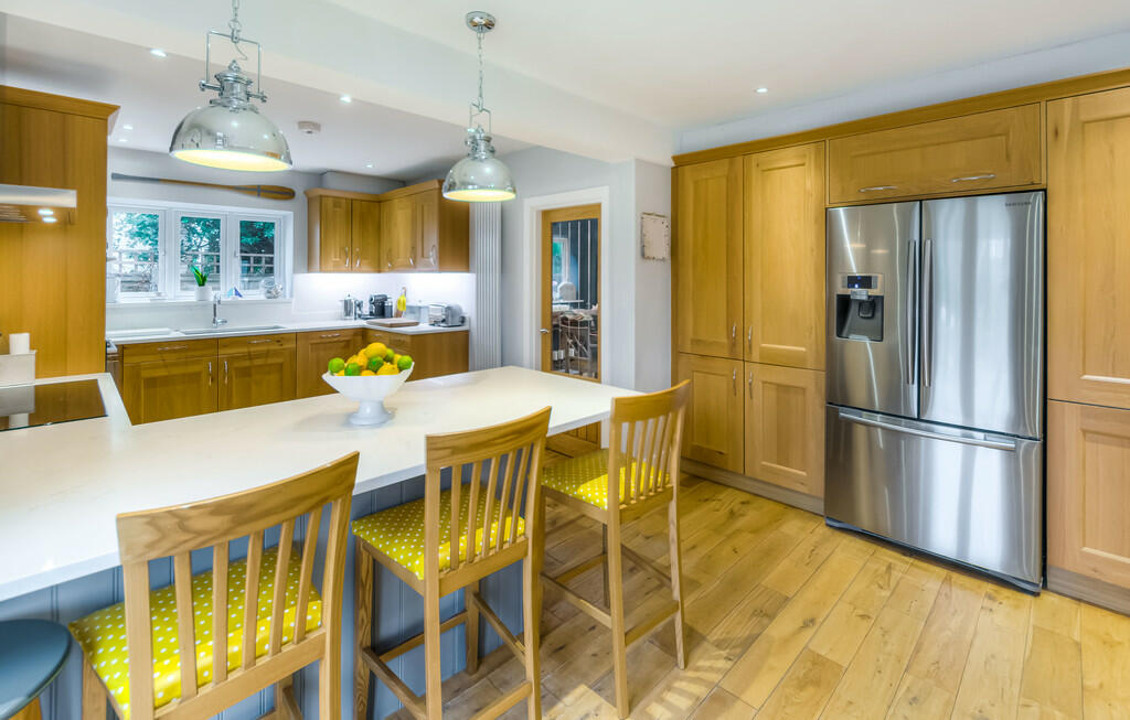 Kitchen/breakfast...