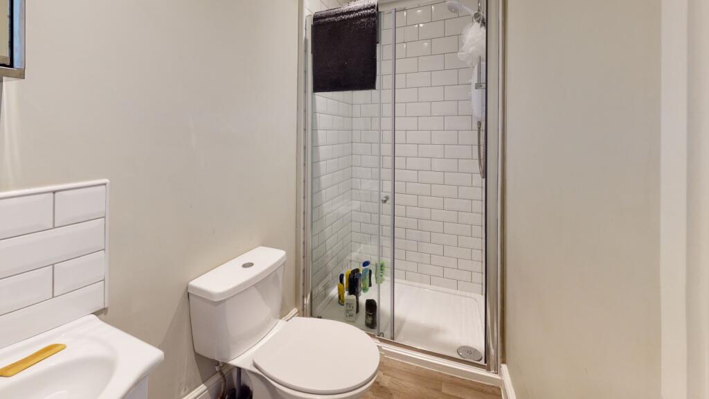 400-Fishponds-Road-Shower-Room