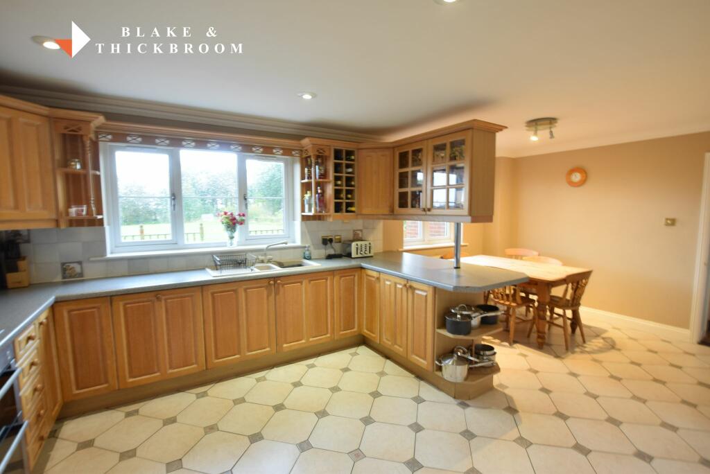 KITCHEN BREAKFAST ROOM