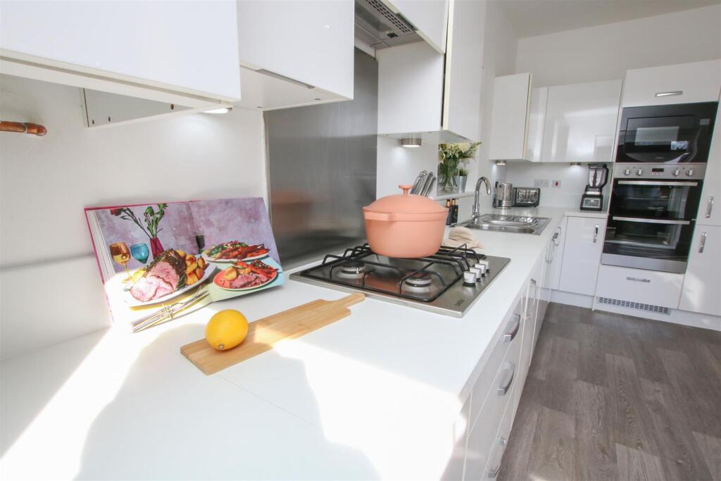 GORGEOUS OPEN PLAN DINING KITCHEN