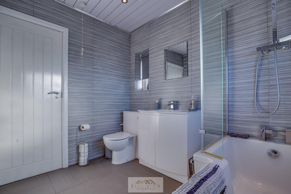 Bathroom 1.2