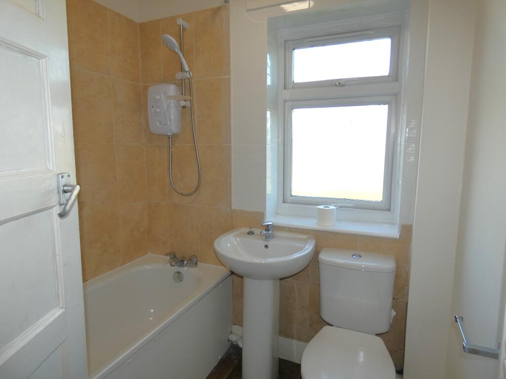 Pic 6 Bathroom.JPG