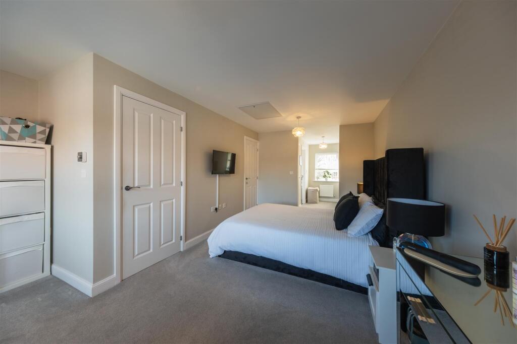 17 Dahlia Crescent-025.jpg