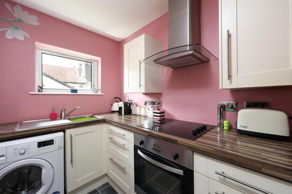 6 Colston Court 14.JPG