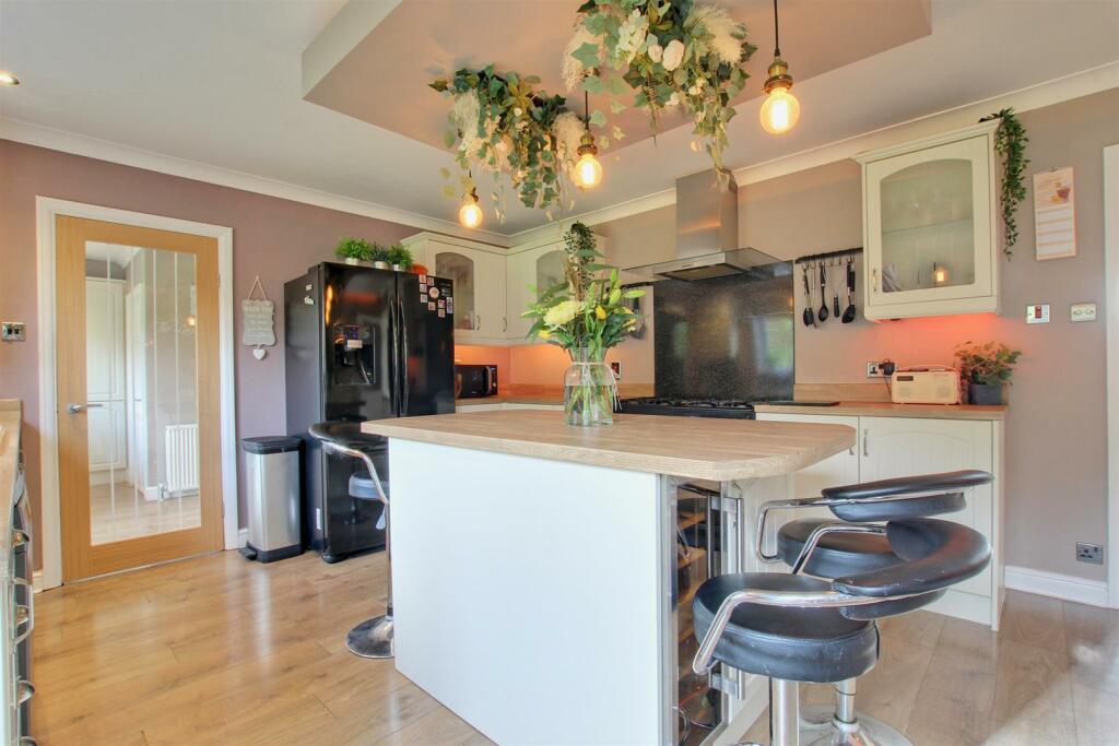 BREAKFAST KITCHEN
