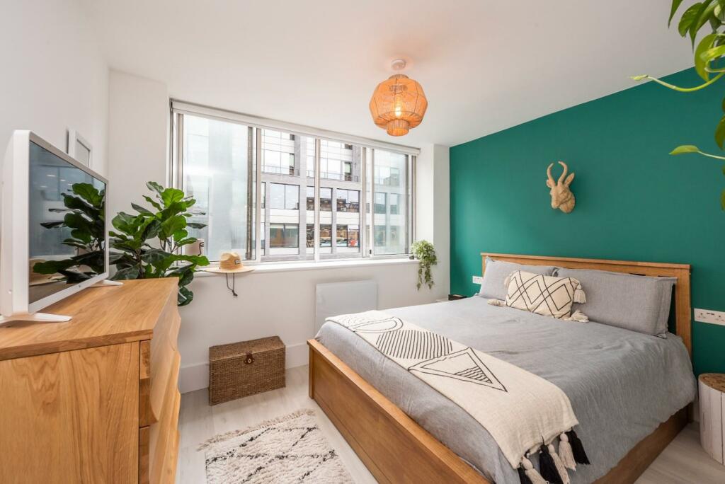 bedroom (1).jpg