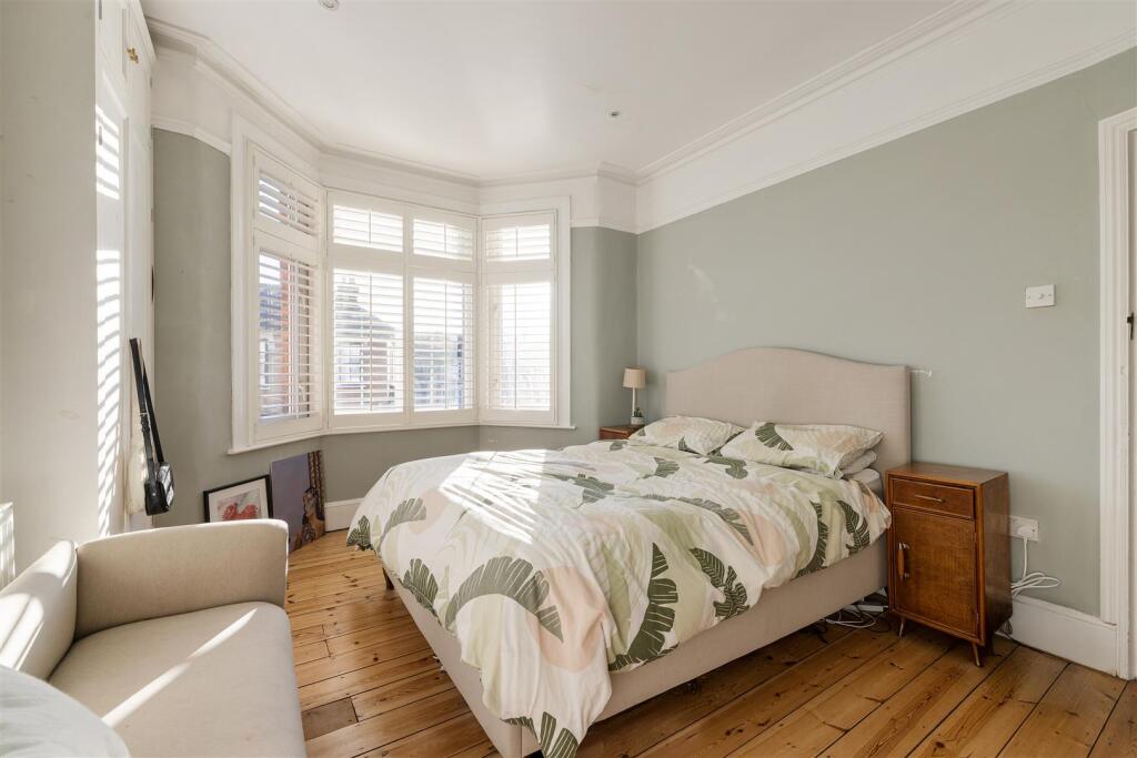 Cavendish Drive, E11