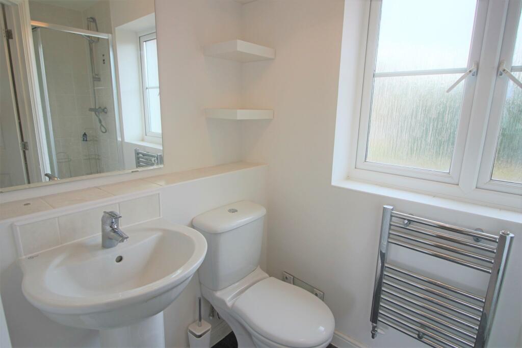 18 Nap Close Ensuite