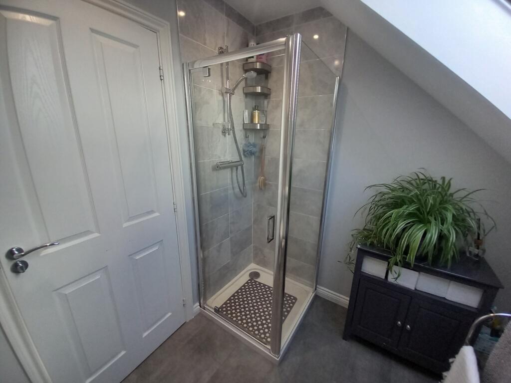 EN SUITE
