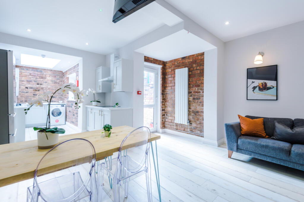 70 Langton Road Living room 8