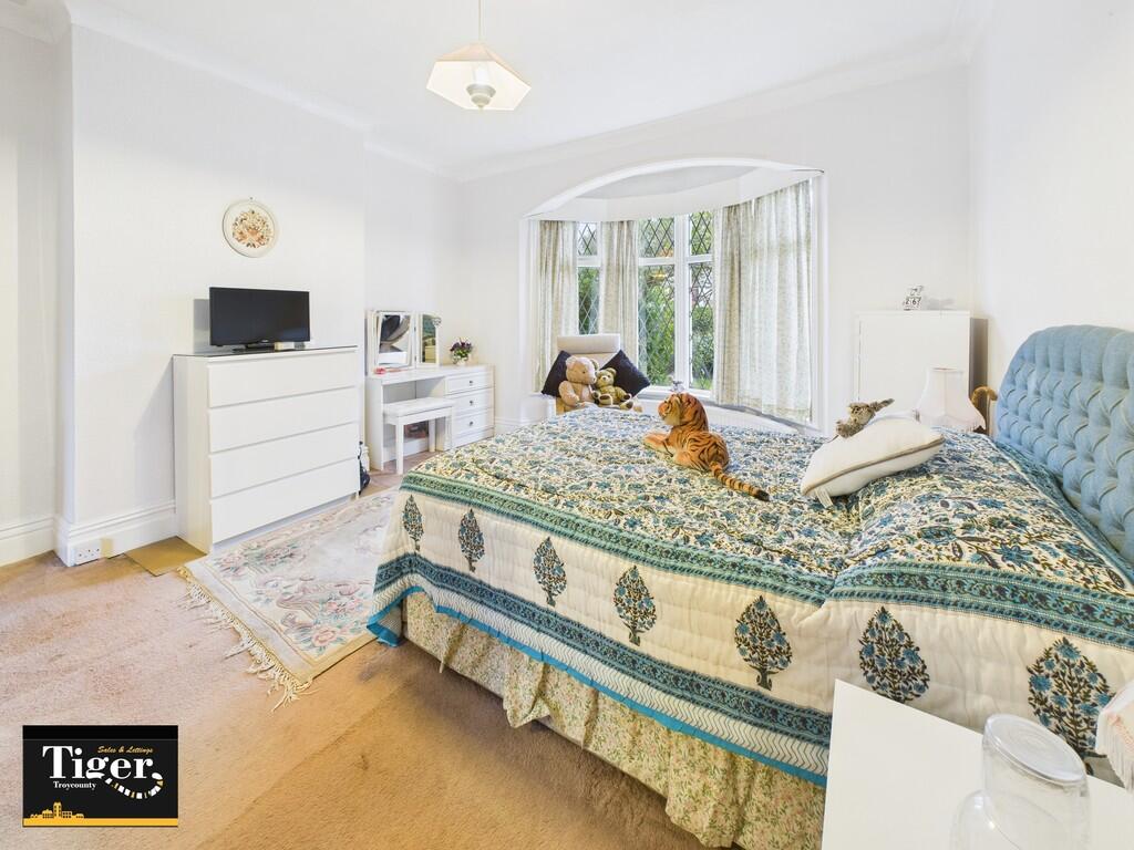 CAM02176G0-PR0745...