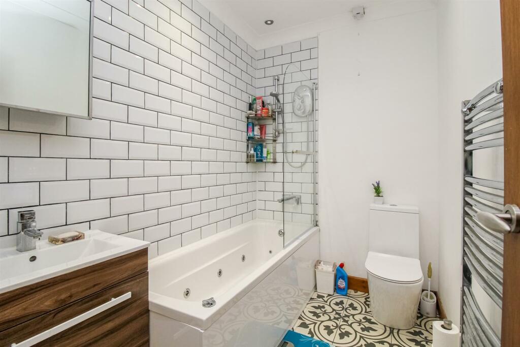 BATHROOM/W.C.