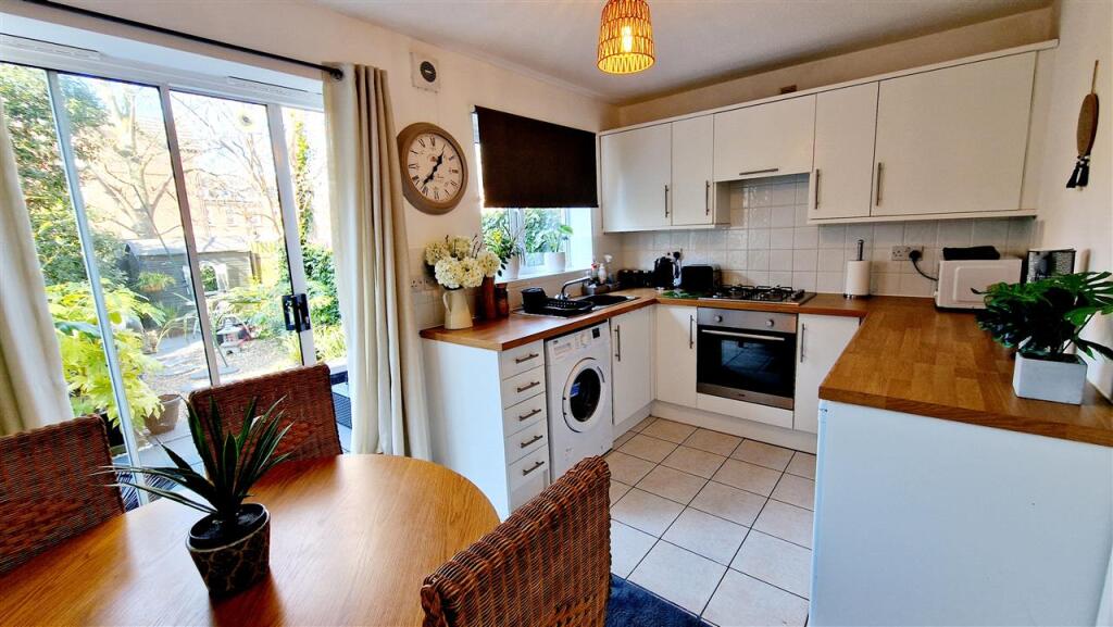 Dining kitchen