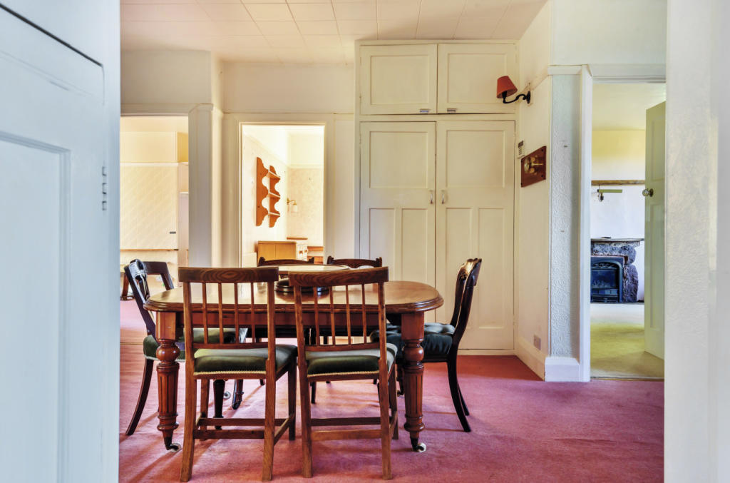 Hallway/Dining Room