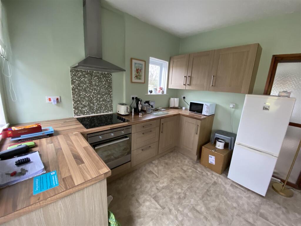 Kitchen: